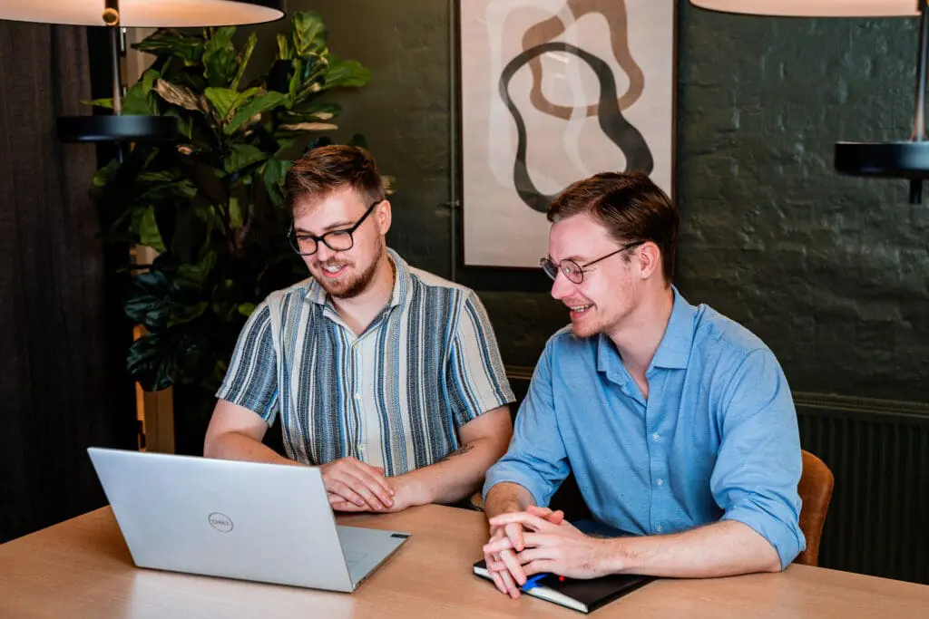Sebastian og Tore arbejder på en hjemmeside
