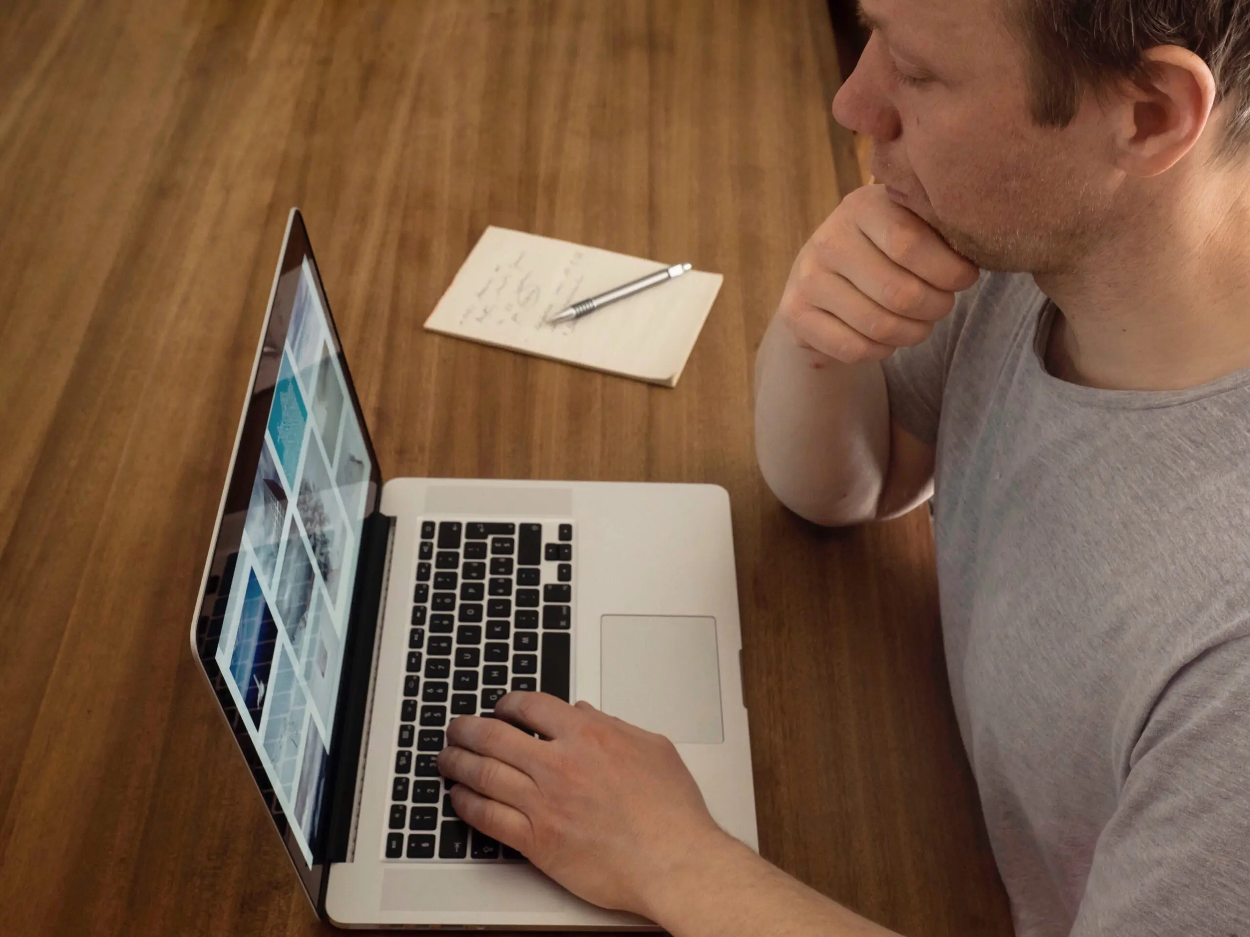 virksomhedsejer oversætter sin hjemmeside