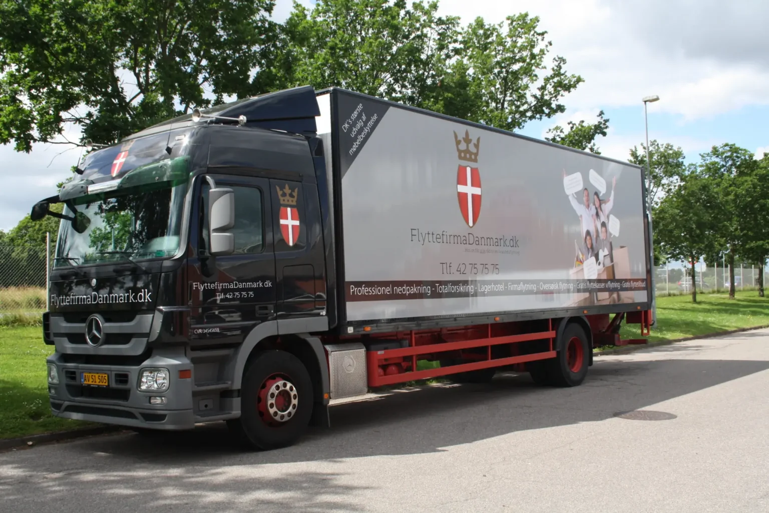 Billede af Flyttefirma Danmarks lastbil, som ejer hjemmesiden der er blevet optimeret til at få flere kunder via hjemmeside